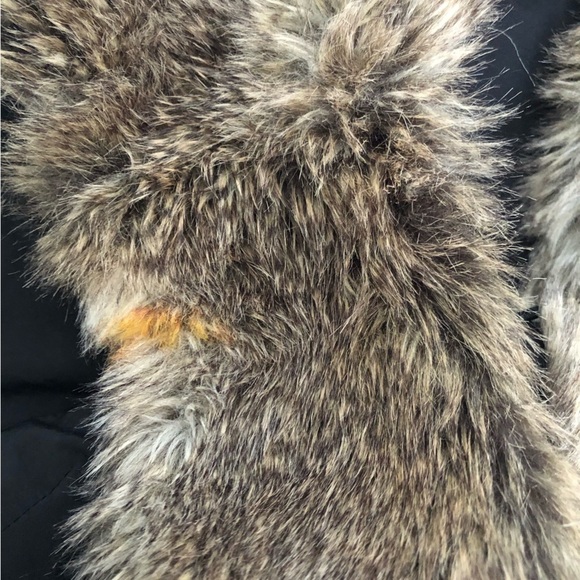 ARITZIA Talula Park Slope Sleeveless faux  Fur Vest size s - Picture 8 of 9